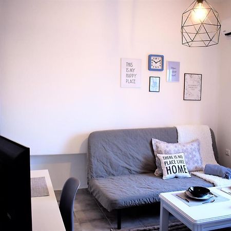 Cozy And Modern Apartment Komotini Exterior photo